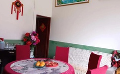 两人激烈打扑克